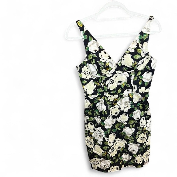 🌿Adorable Bebe Floral Dress -Size Small - Picture 3 of 9
